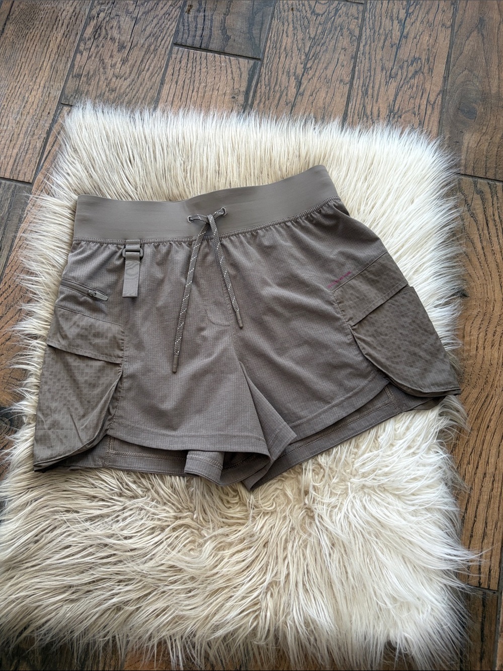 Lululemon WovenAir HR hiking short sz 10